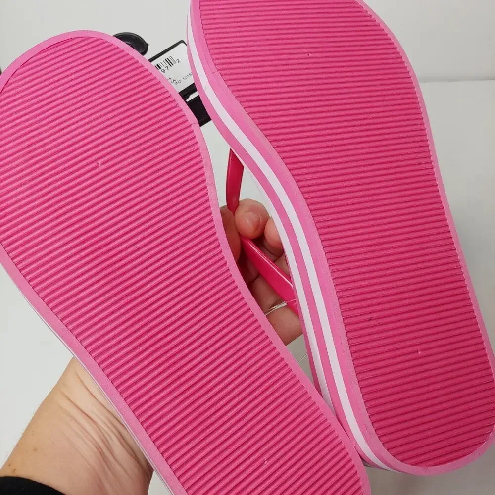 NWT Hatley Flip Flops - Coral Fans, Size 7
